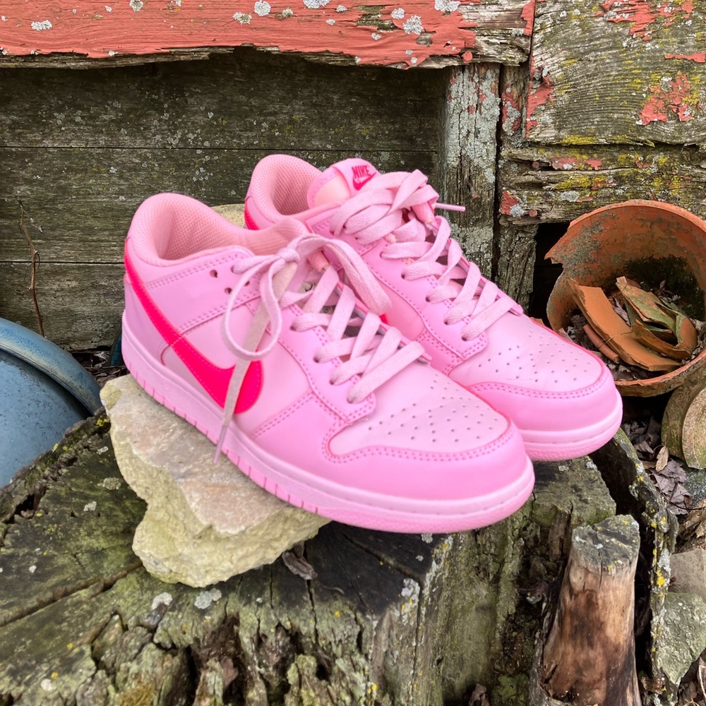 Rare Nike Triple Pink Dunk Low-Top Sneakers Women’s 8.5 - Picture 7 of 16